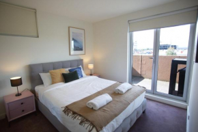 Unique 3B2B apt close to Westfield Doncaster